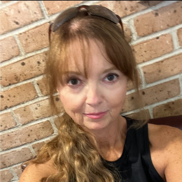 Meet your Posher, Cheryl - Picture 3 of 6